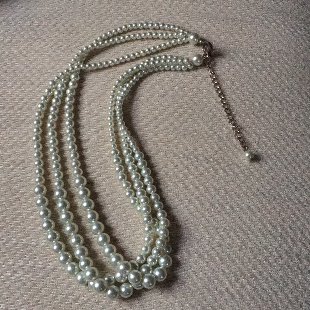 Three-strand pearl necklace